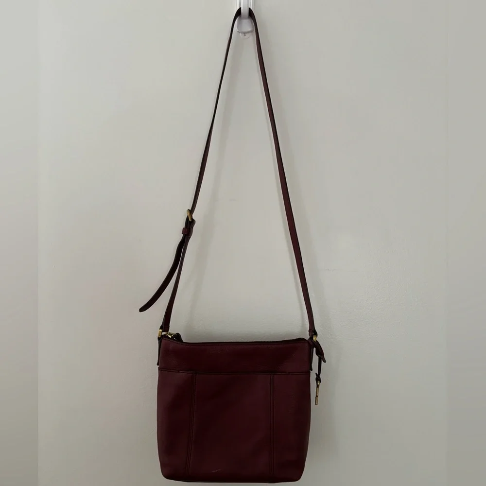 Fossil Burgundy Leather Crossbody Key Charm - Picture 11 of 13